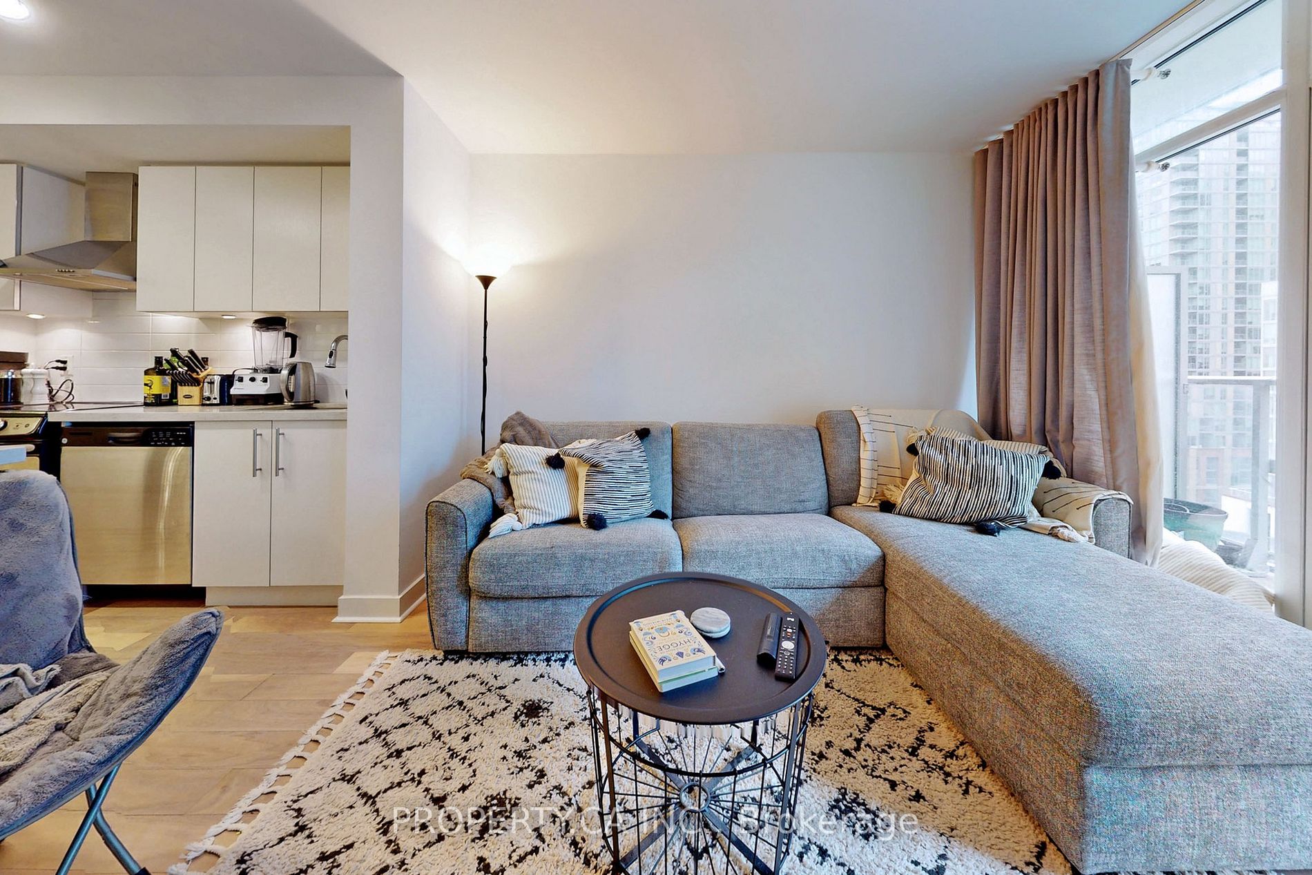 58 Orchard View Boulevard, #1006