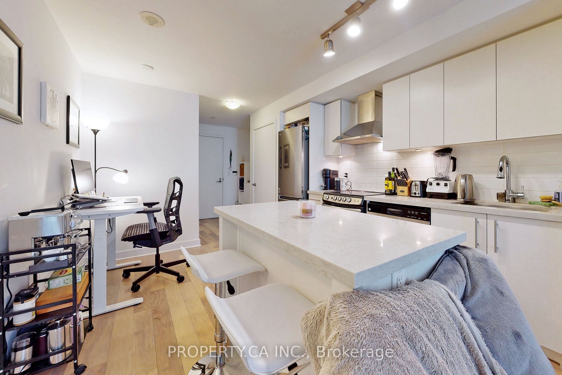 58 Orchard View Boulevard, #1006