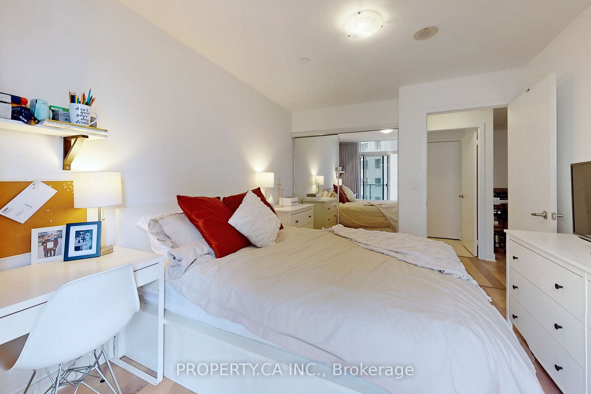 58 Orchard View Boulevard, #1006