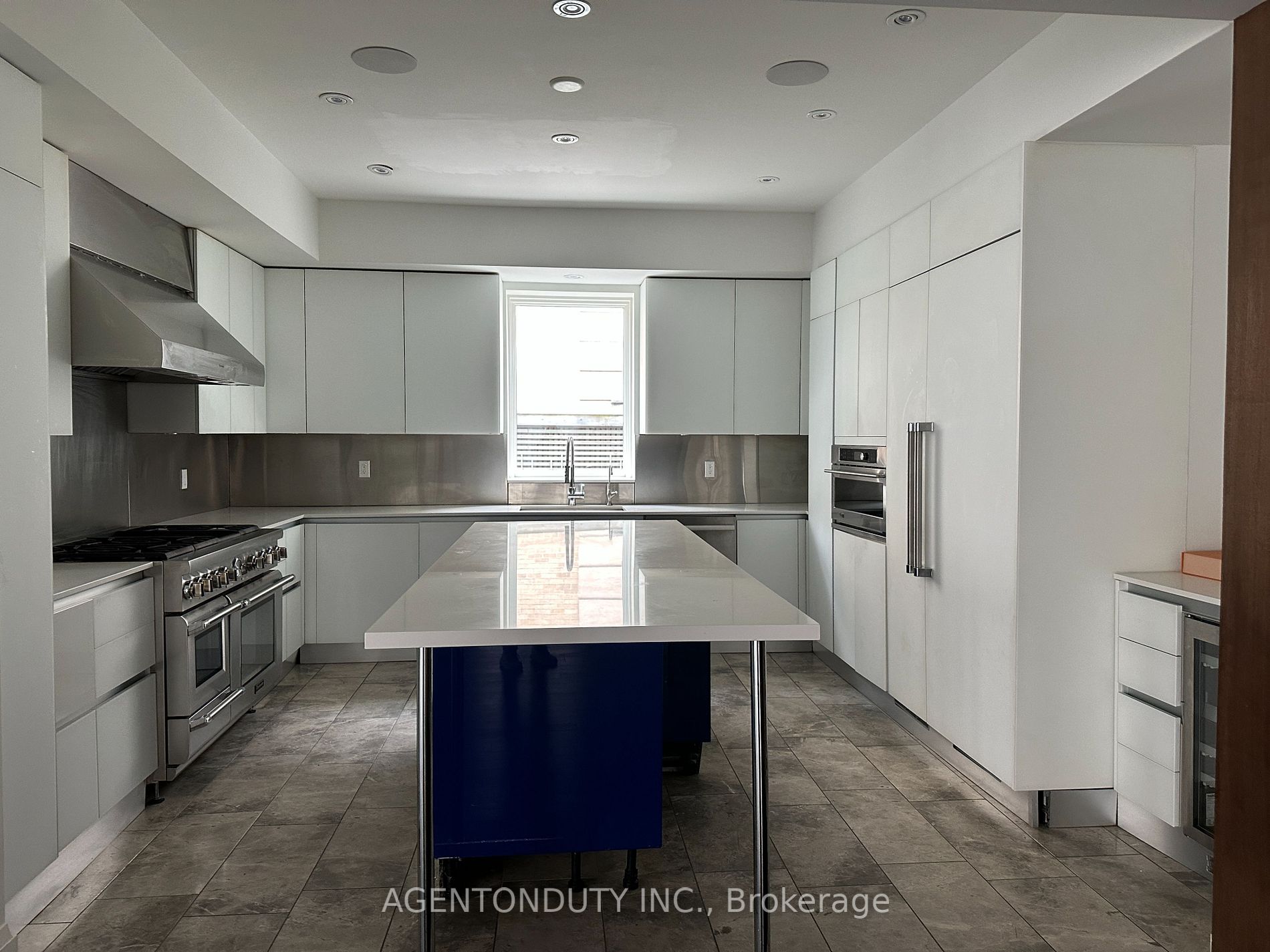 18 Forest Hill Rd