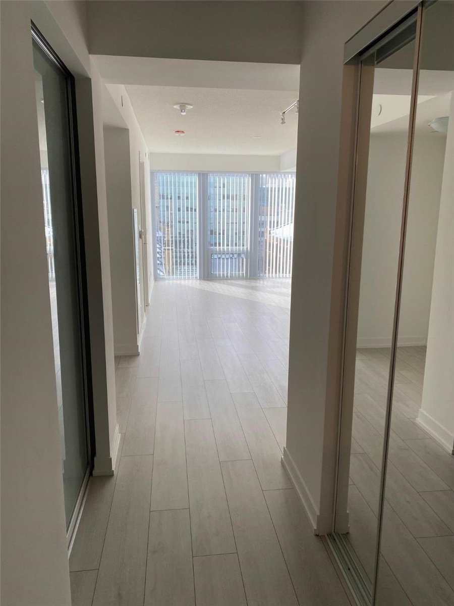 60 Shuter Street #908
