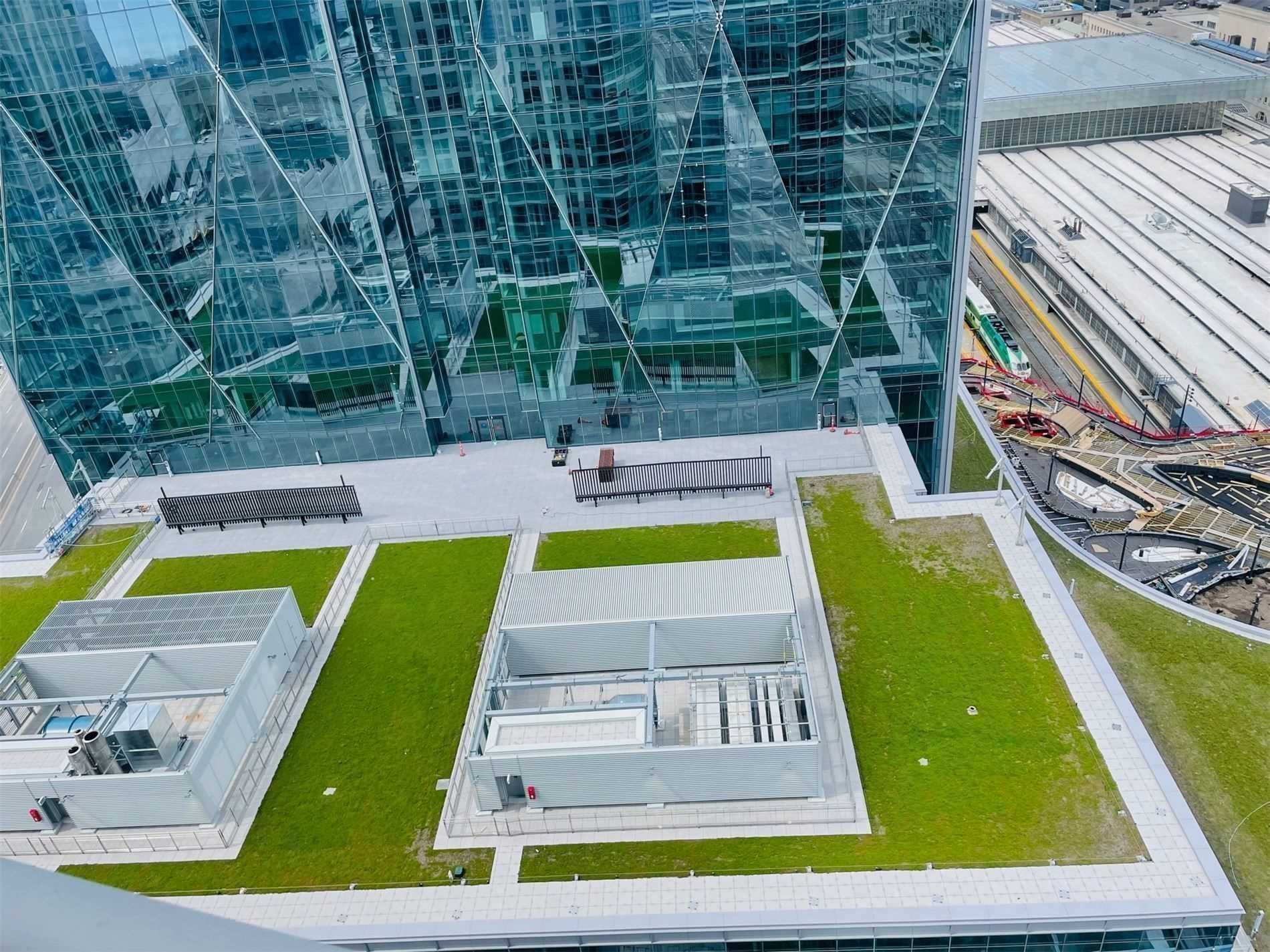18 Yonge St, #2802