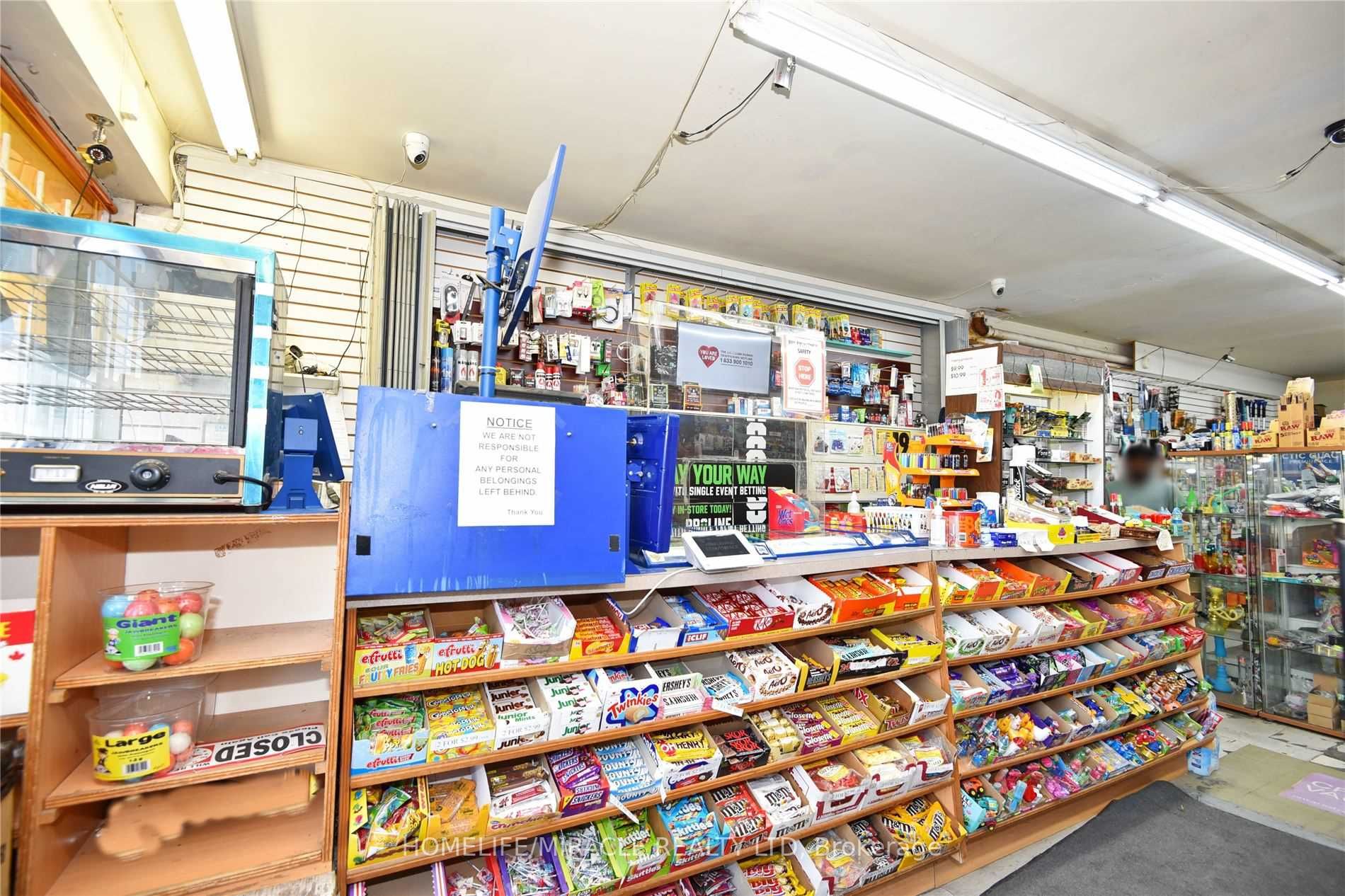 4134 Bathurst St
