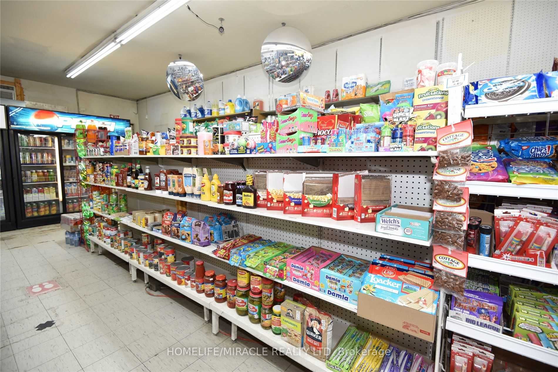 4134 Bathurst St
