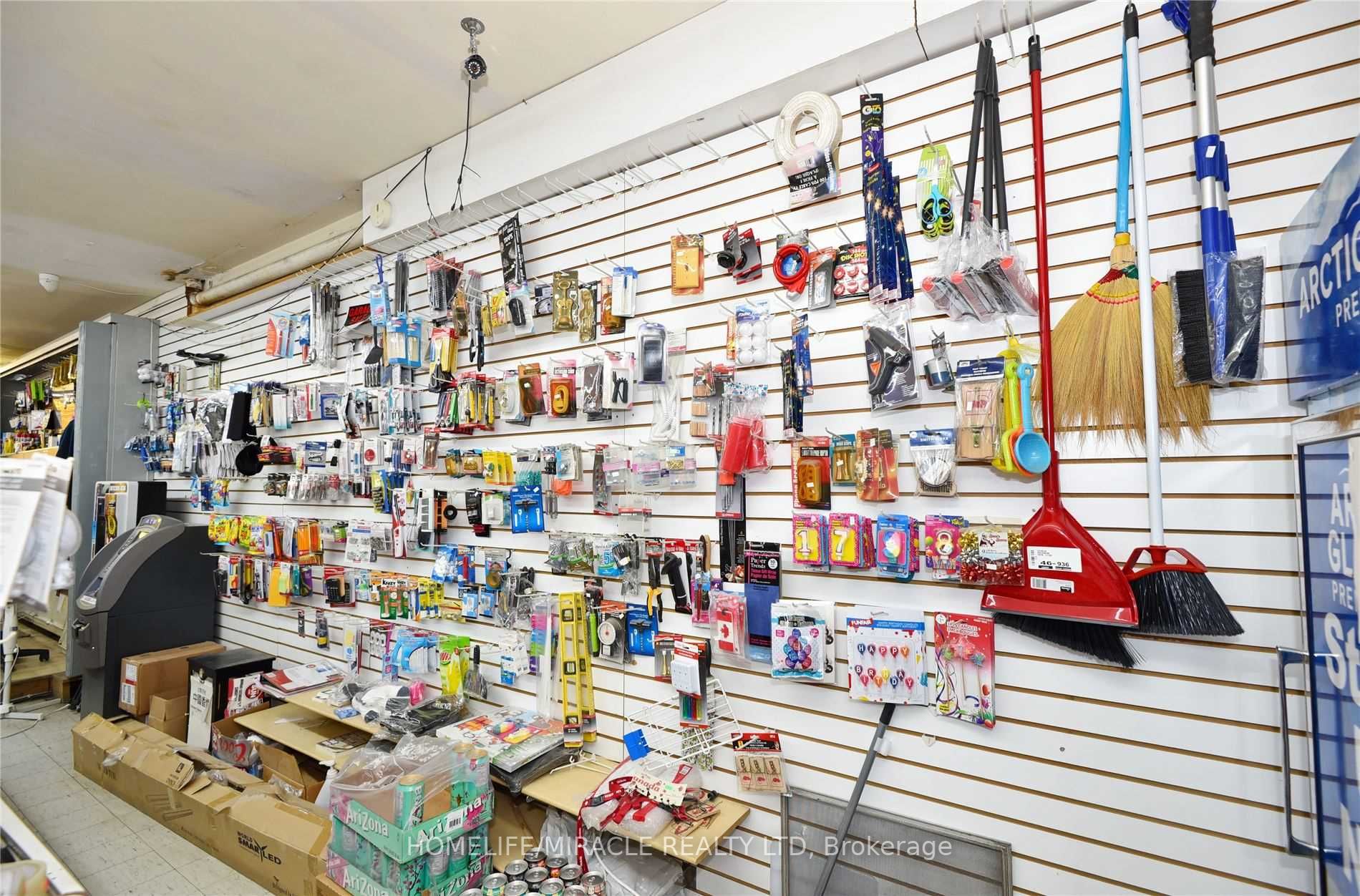 4134 Bathurst St