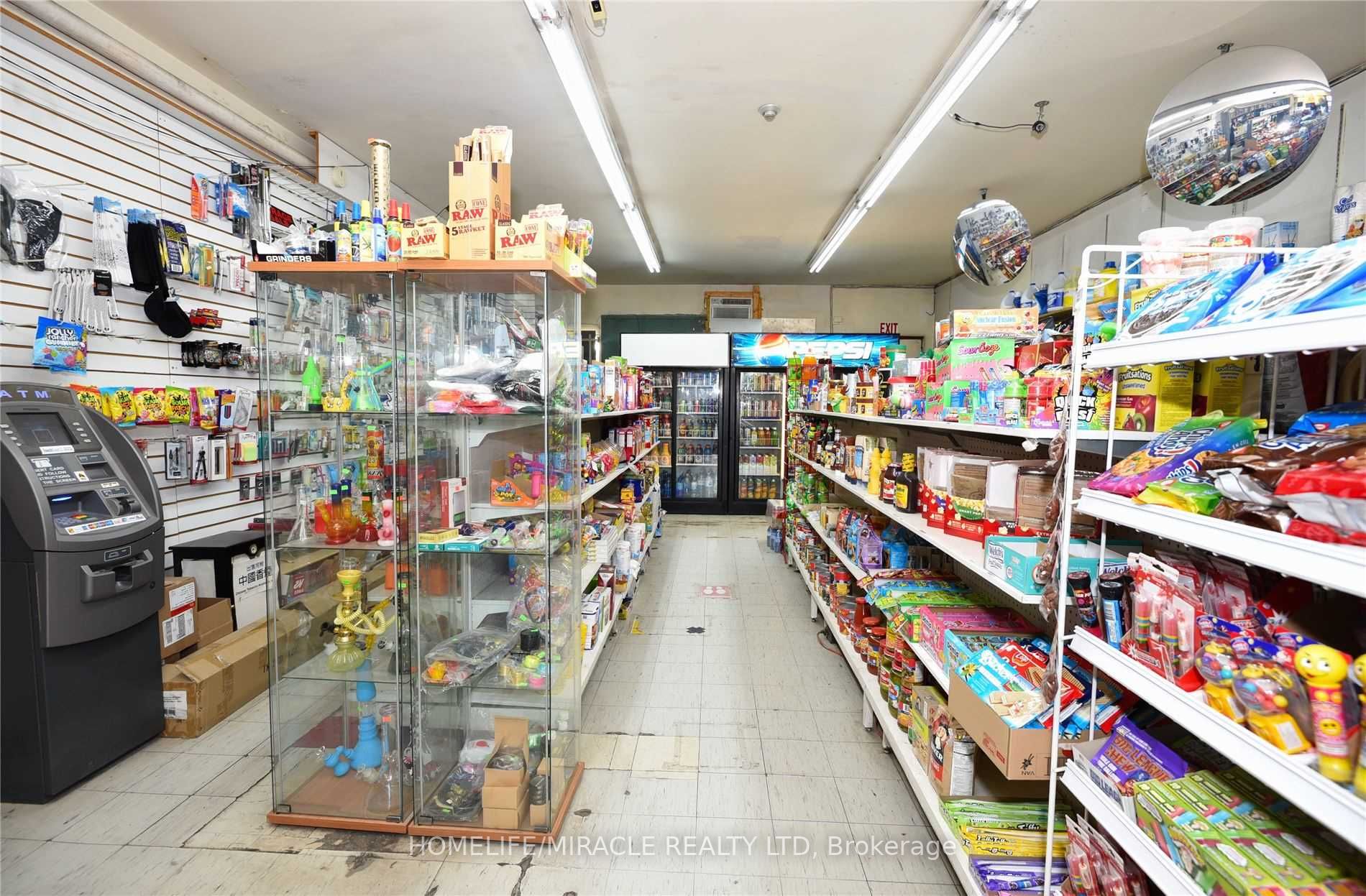 4134 Bathurst St