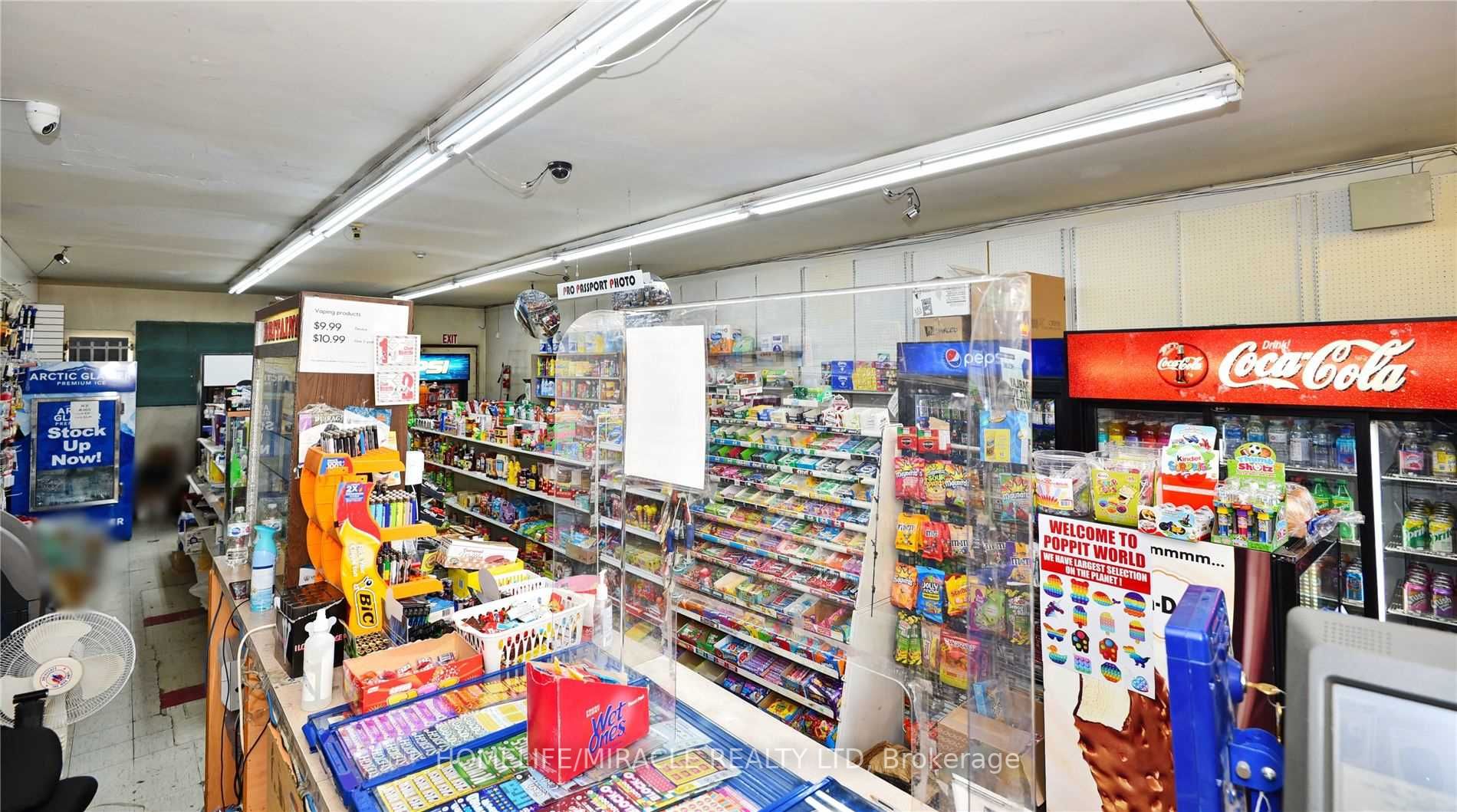 4134 Bathurst St