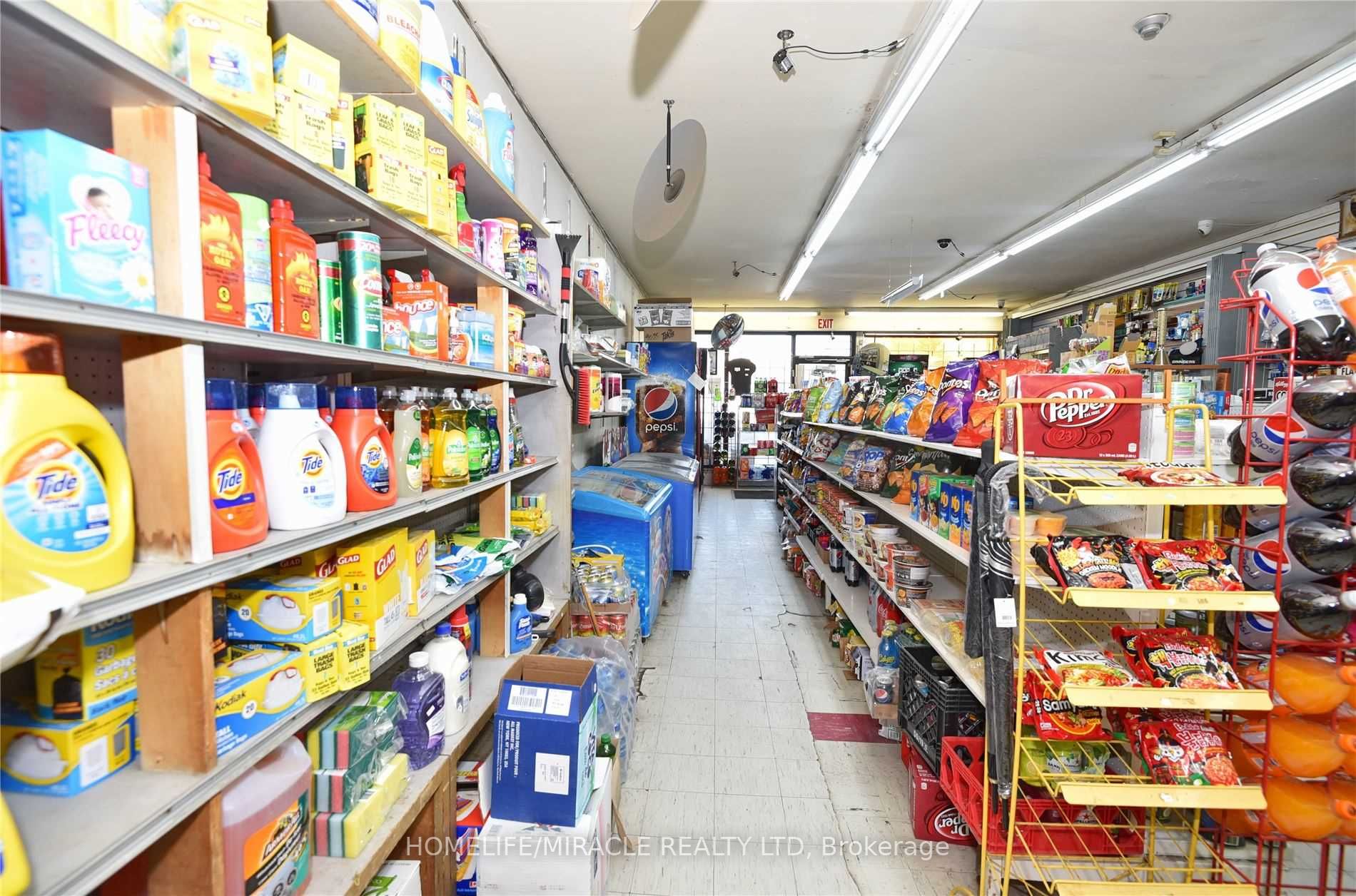 4134 Bathurst St