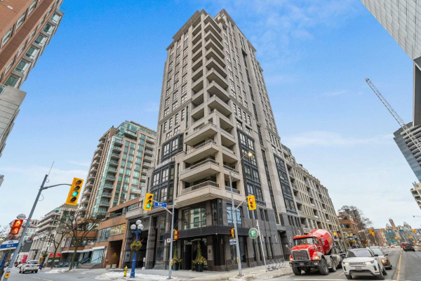 68 Yorkville Ave, Toronto