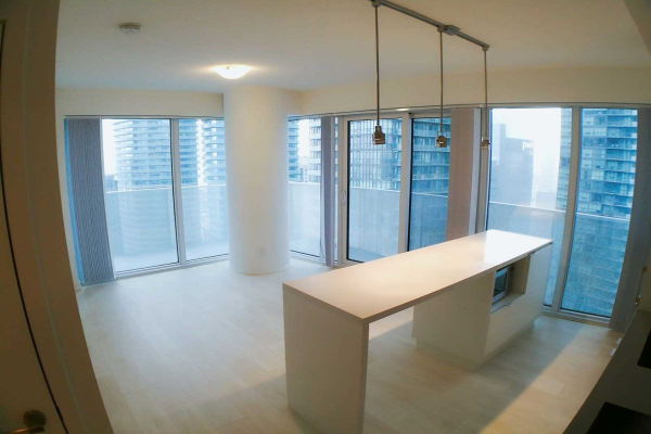 100 Harbour St, Toronto