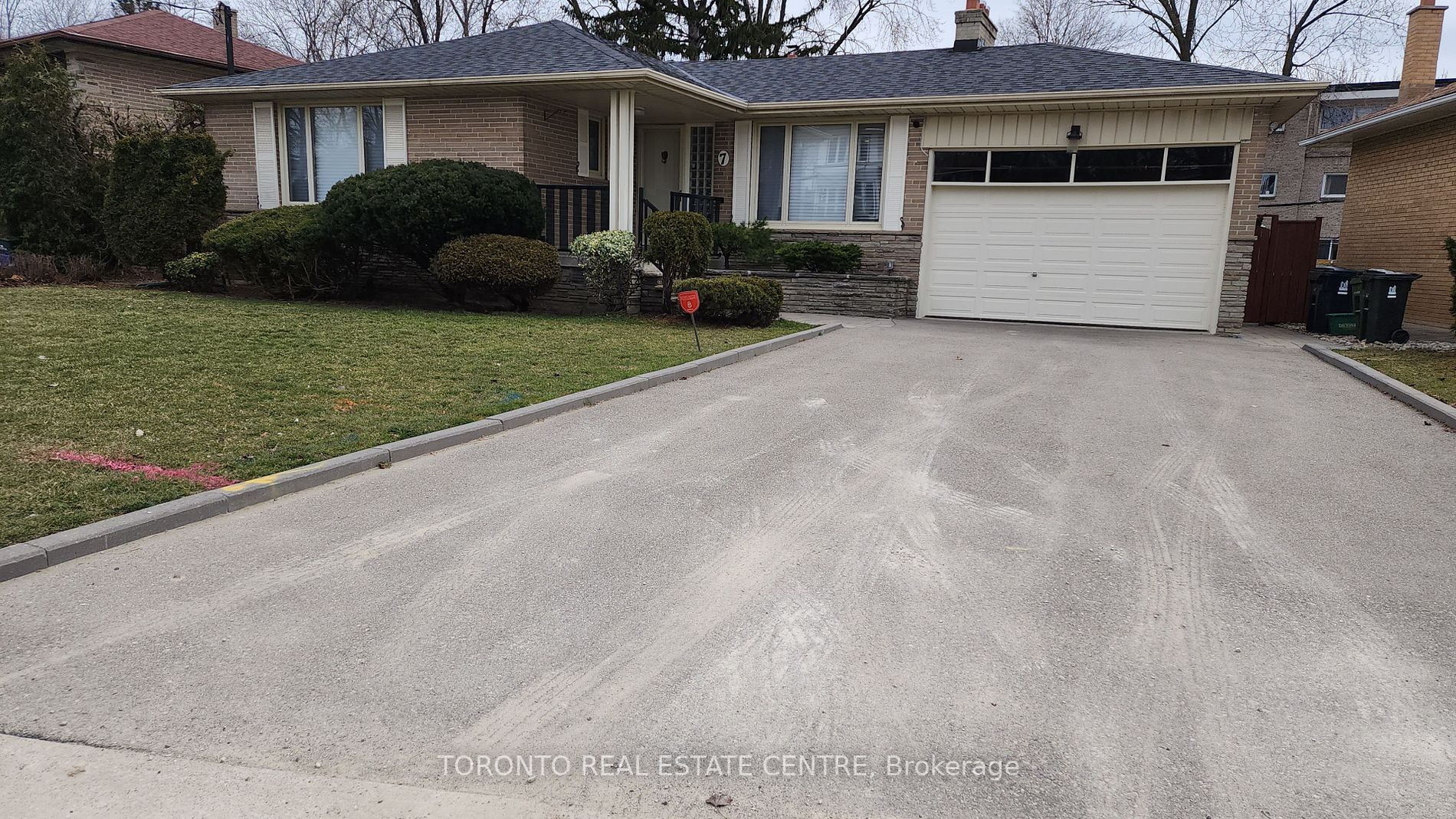 7 Foxwarren Dr