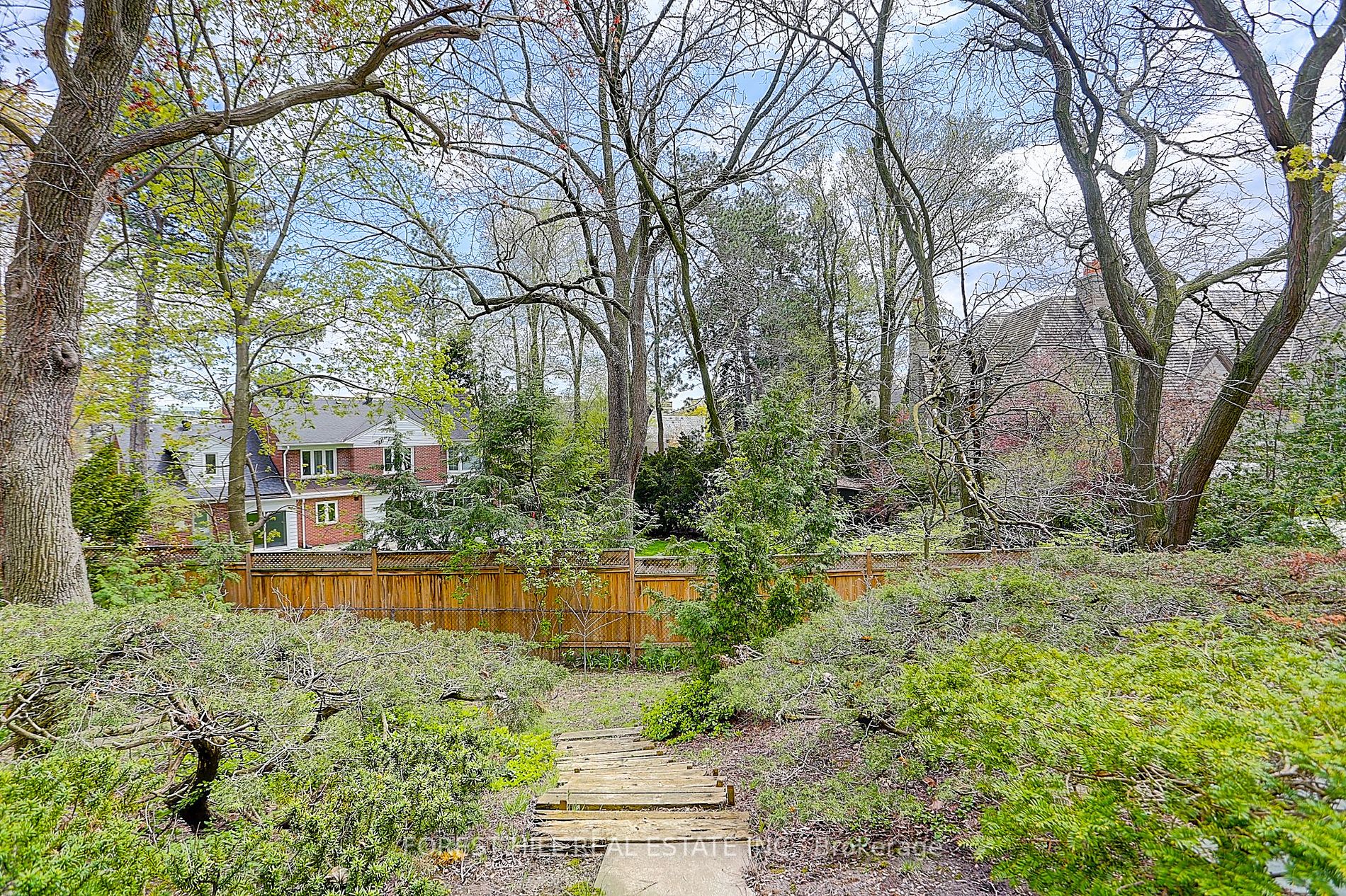 537 Blythwood Rd