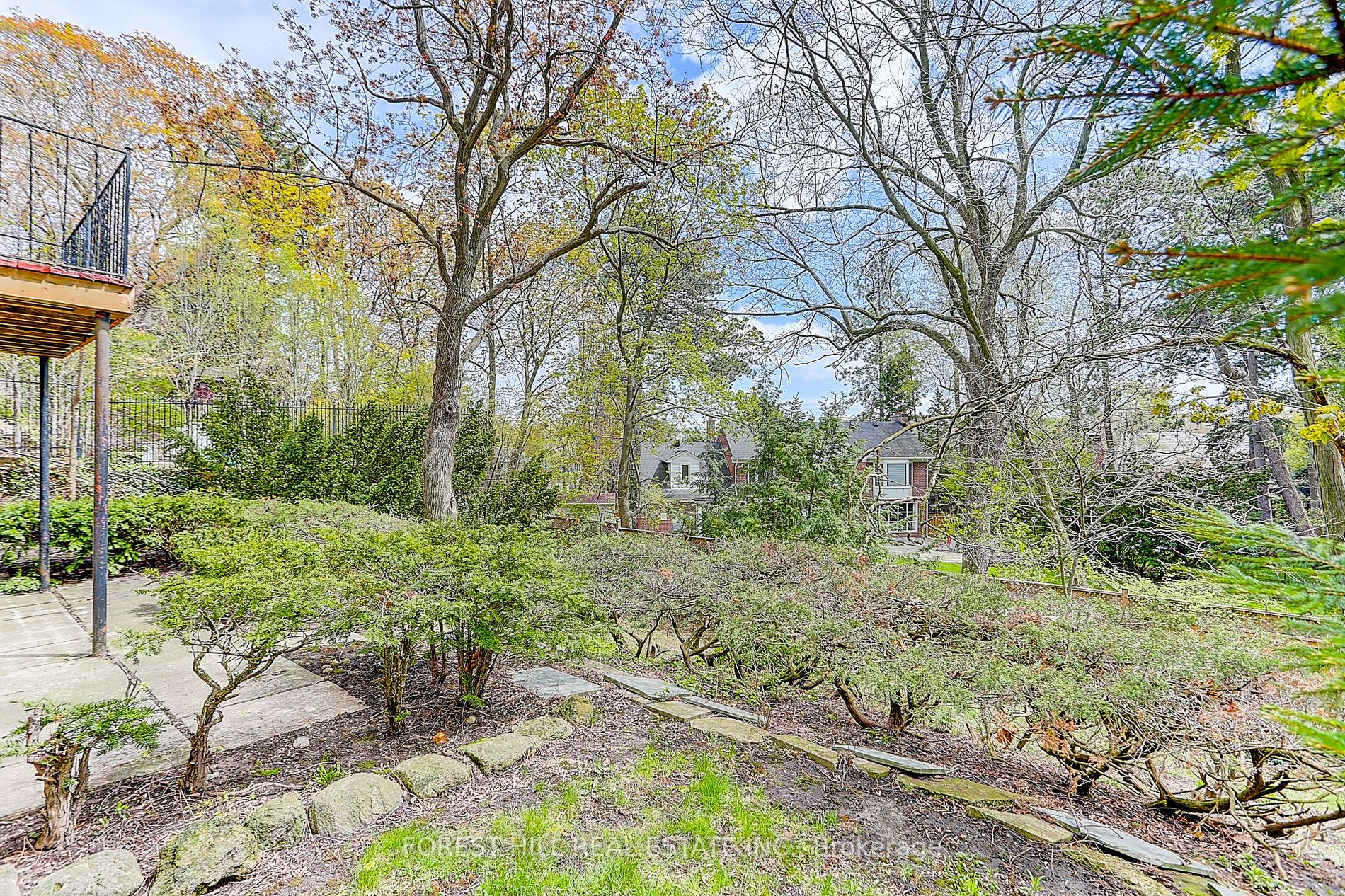 537 Blythwood Rd