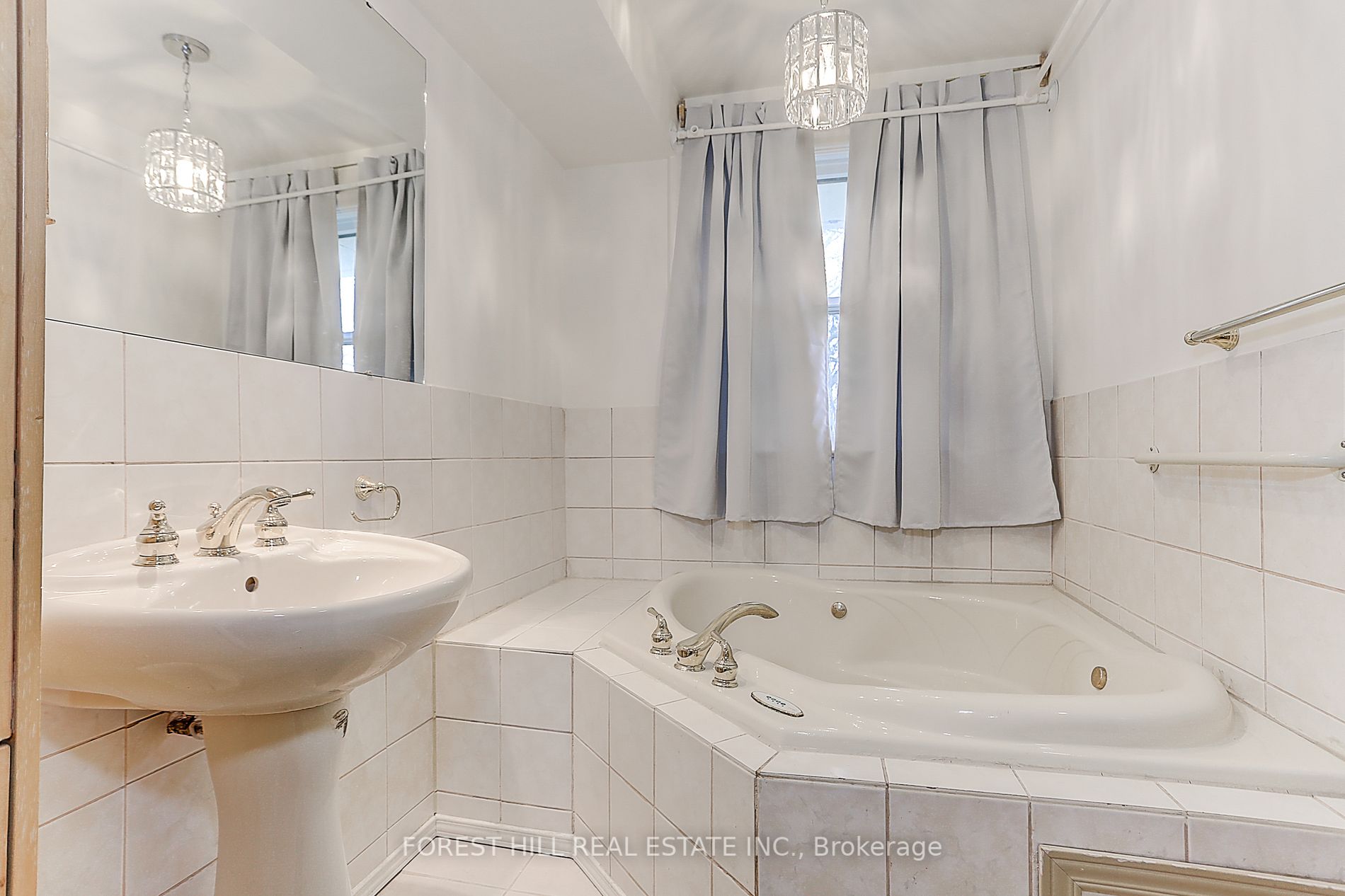 537 Blythwood Rd