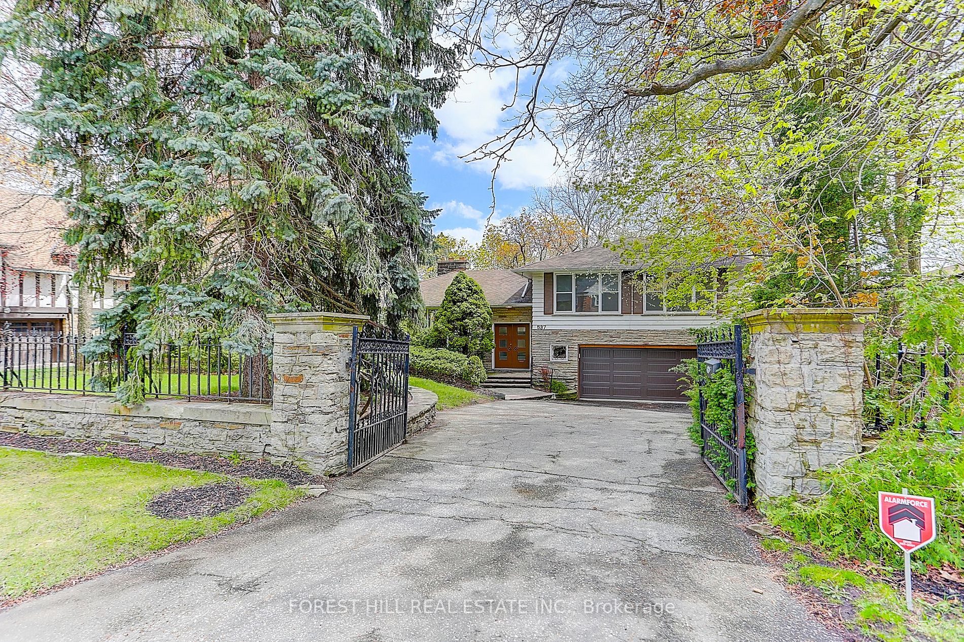 537 Blythwood Rd