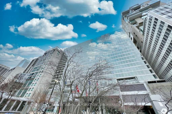 110 Bloor St W, Toronto