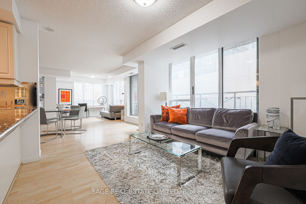 140 Simcoe St, Toronto