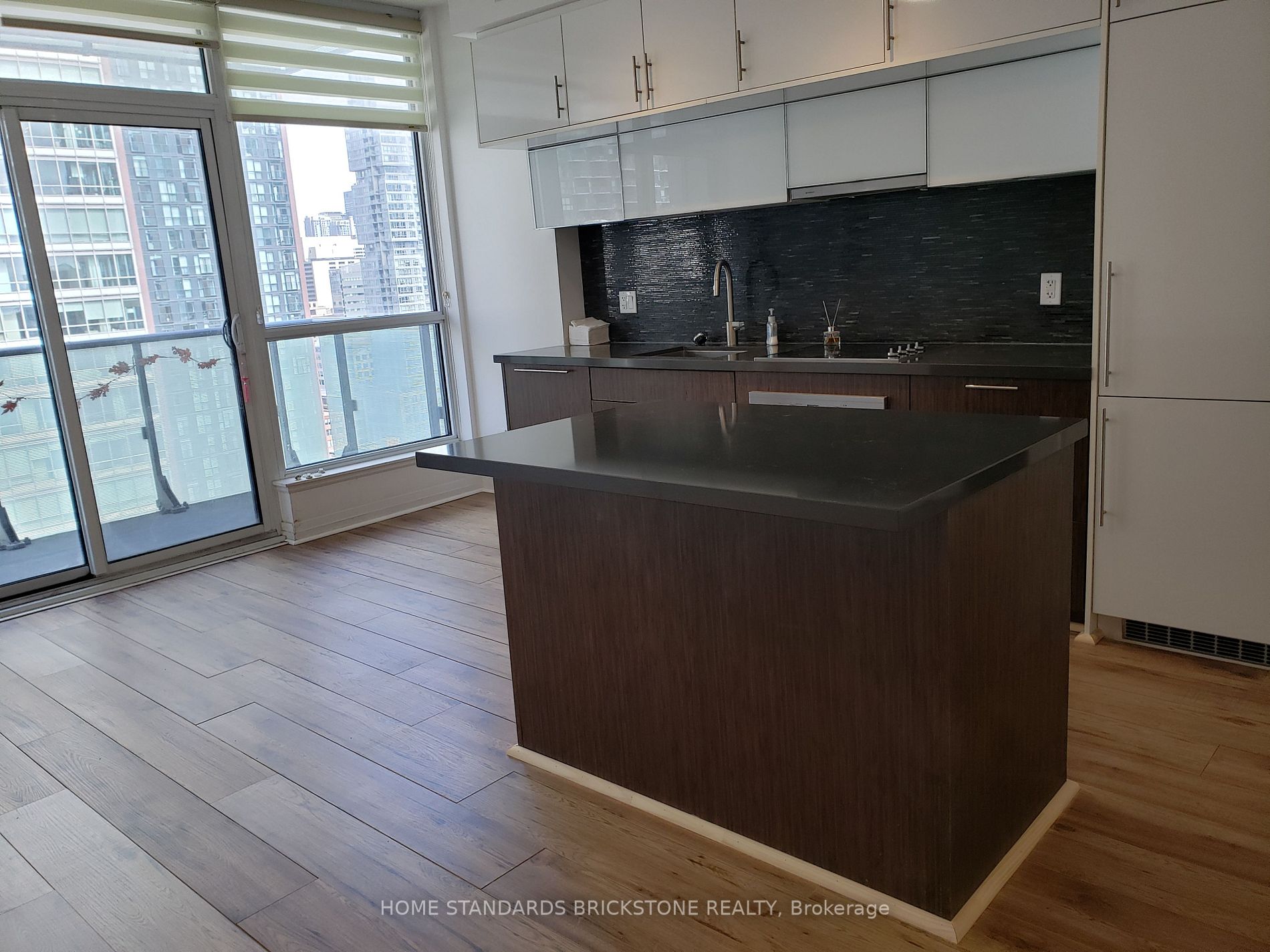 Listing C5950840 - Large Photo # 3