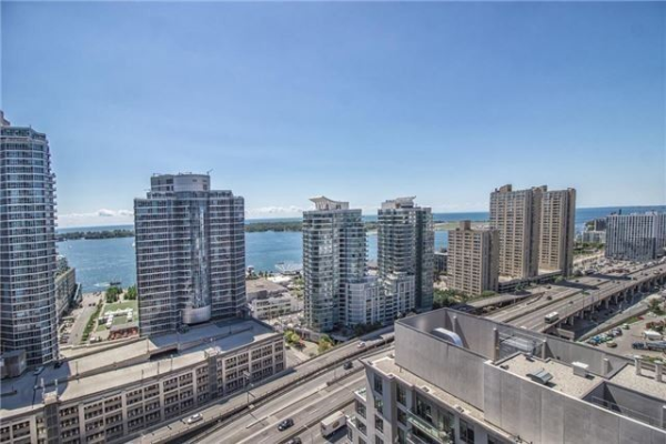 19 Grand Trunk Cres, Toronto