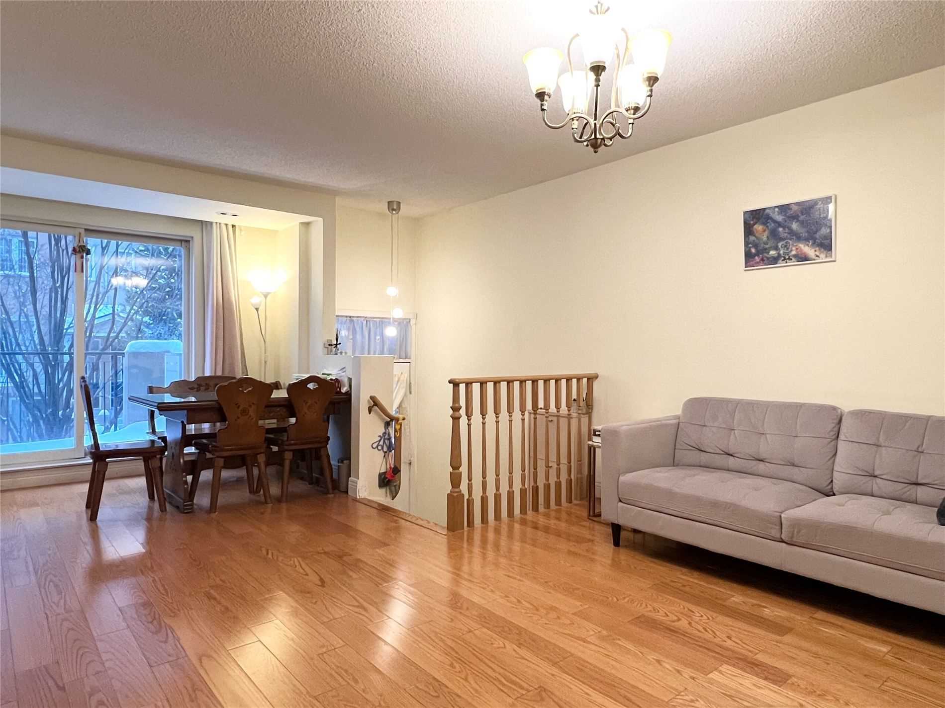 28 Sommerset Way #1520