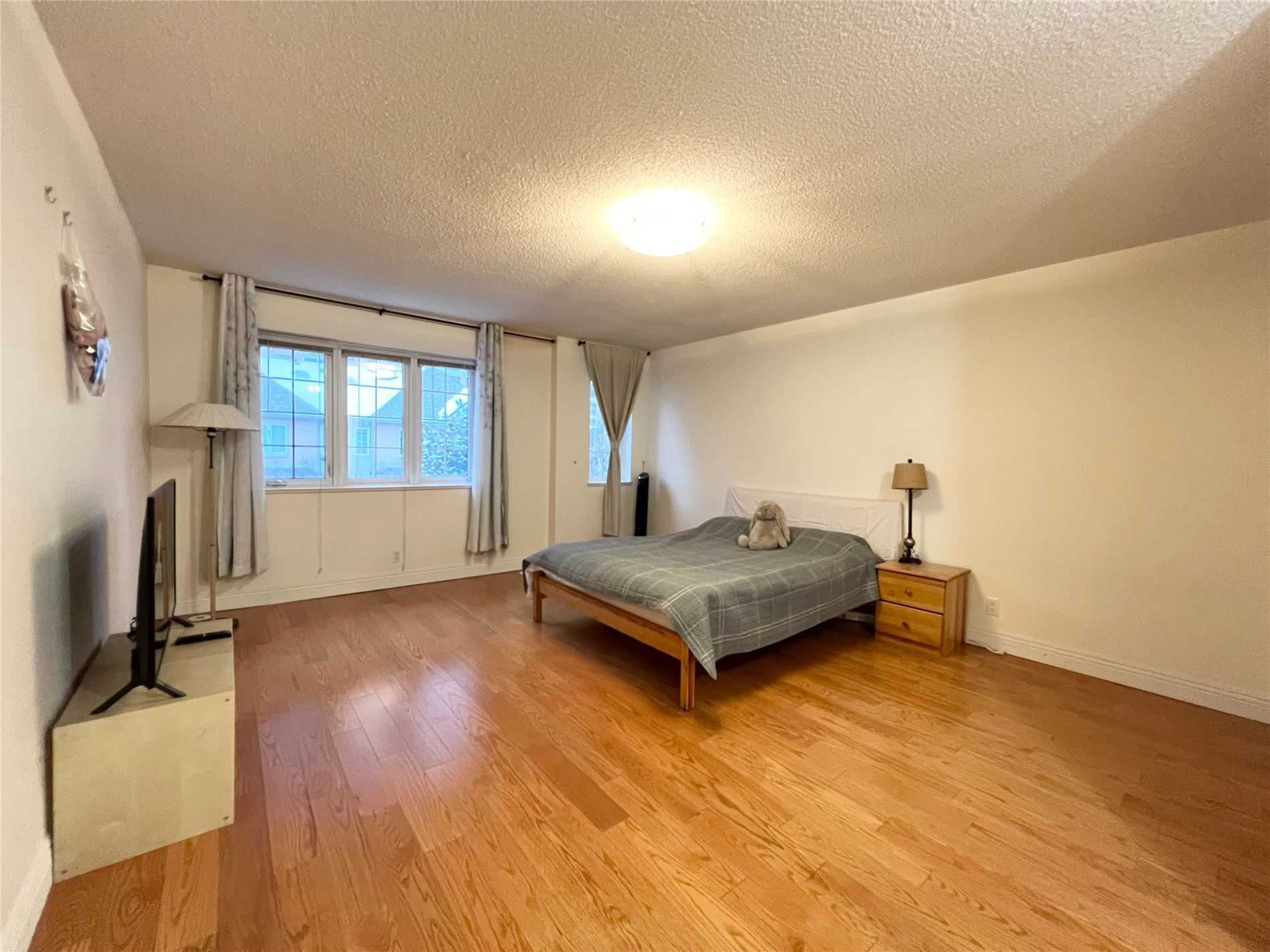 28 Sommerset Way #1520