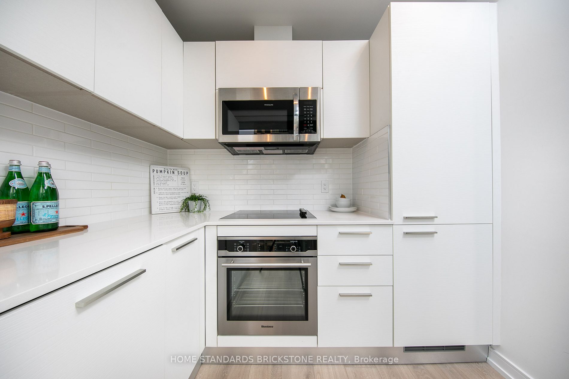 3 Gloucester St, #2201