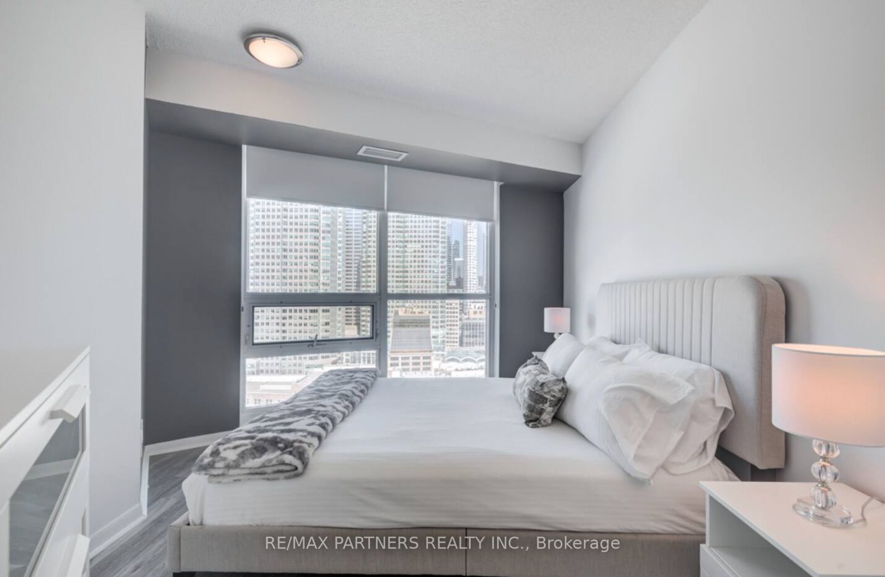 18 Yonge St, #2503