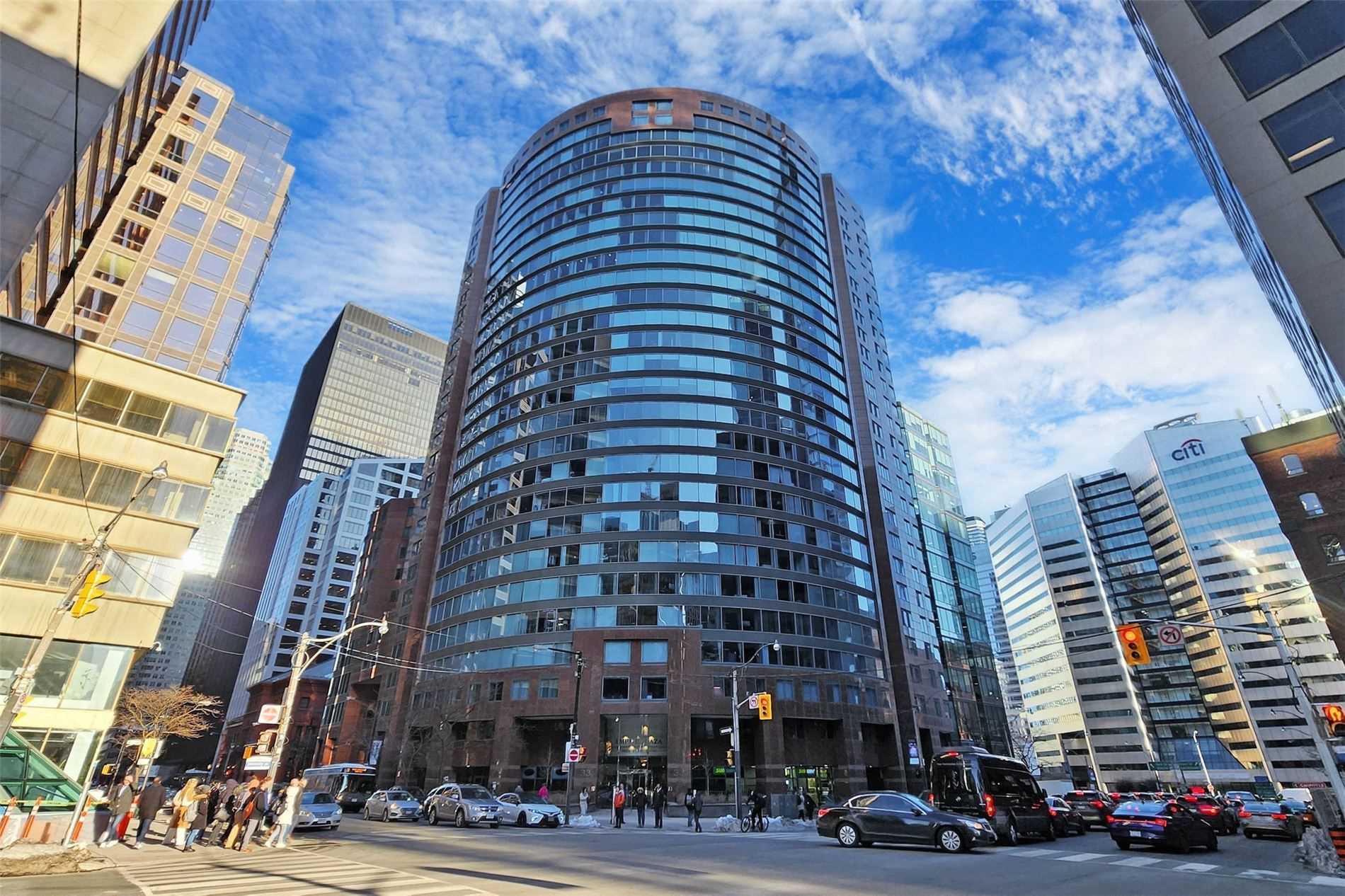 33 University Ave, #2702