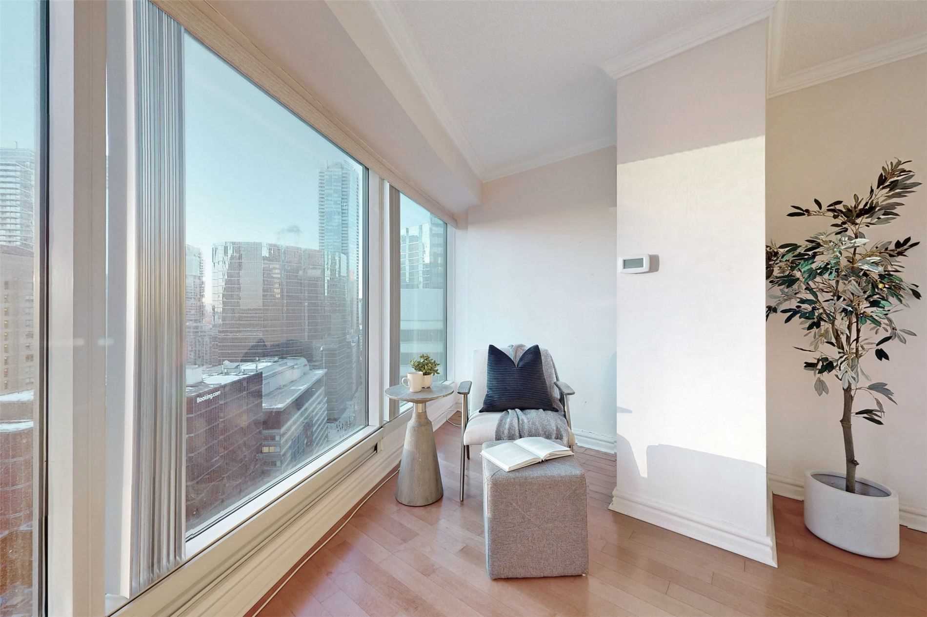33 University Ave, #2702