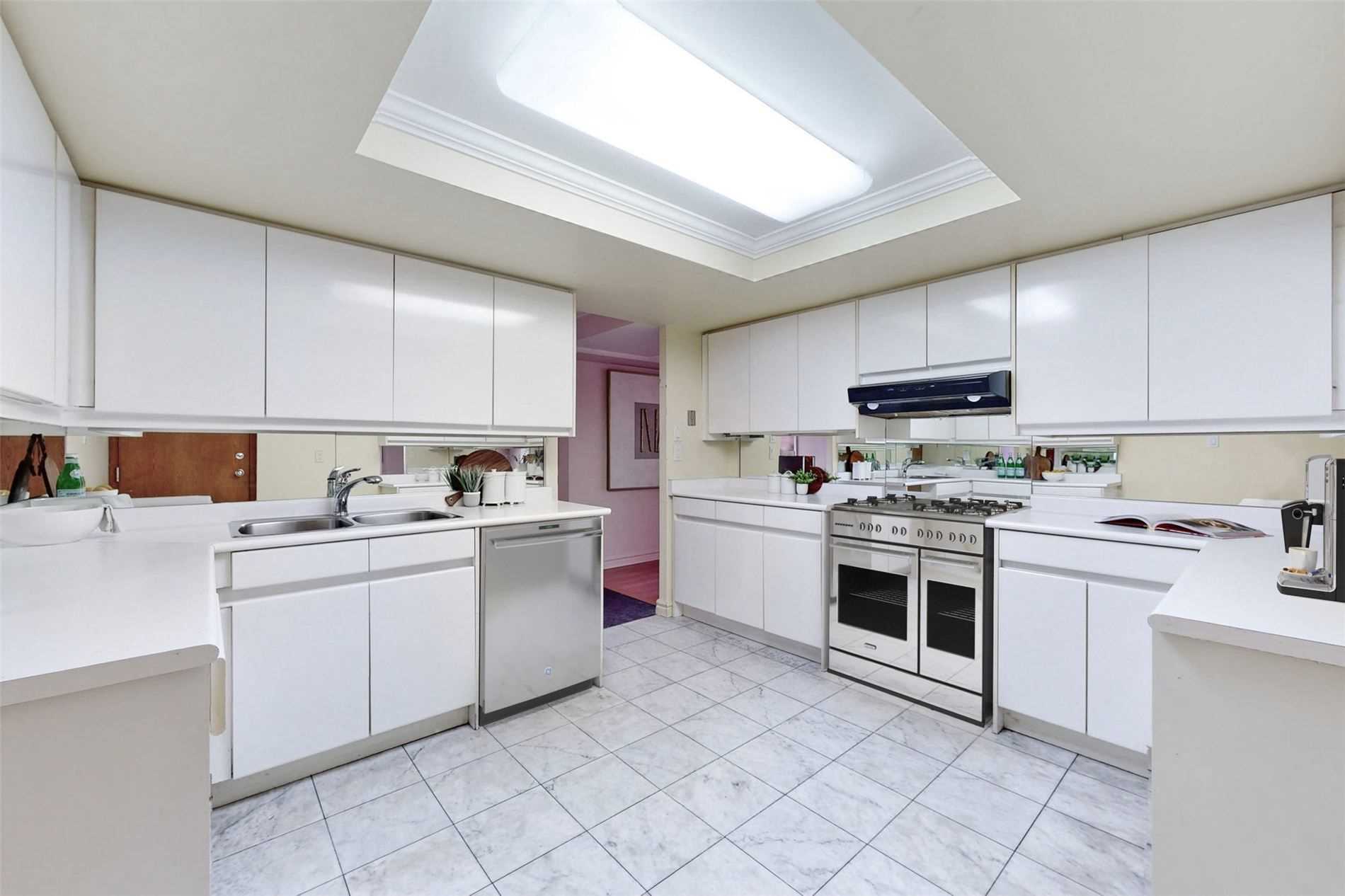 33 University Ave, #2702
