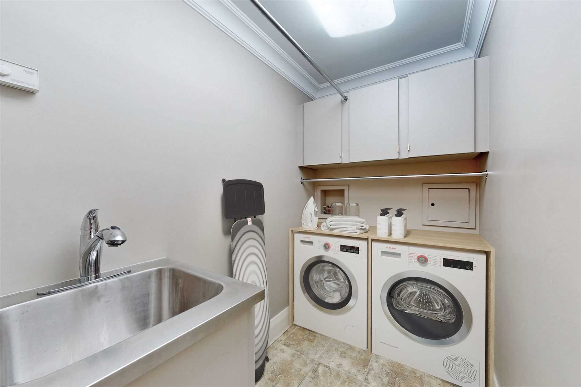 33 University Ave, #2702
