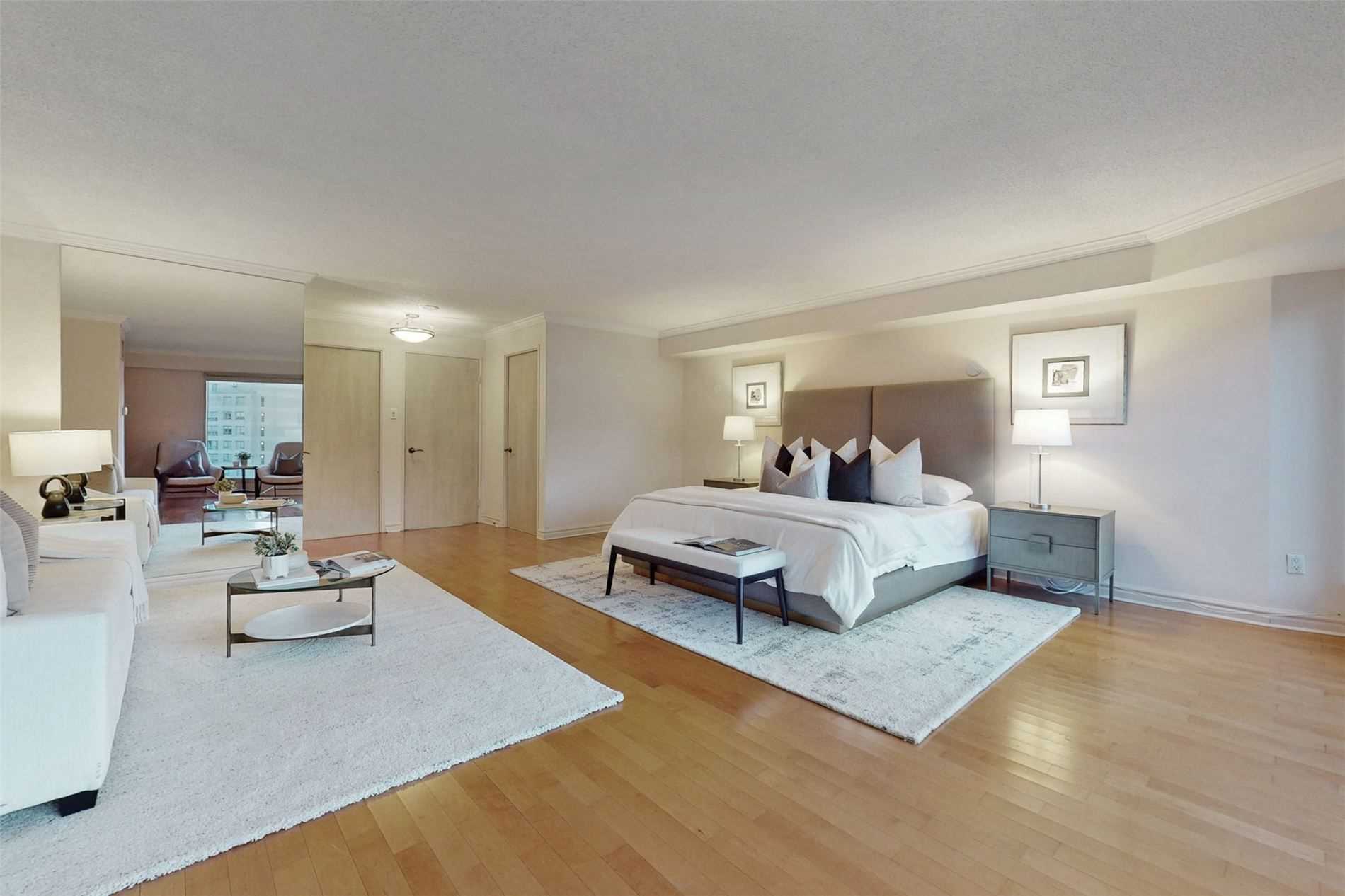 33 University Ave, #2702