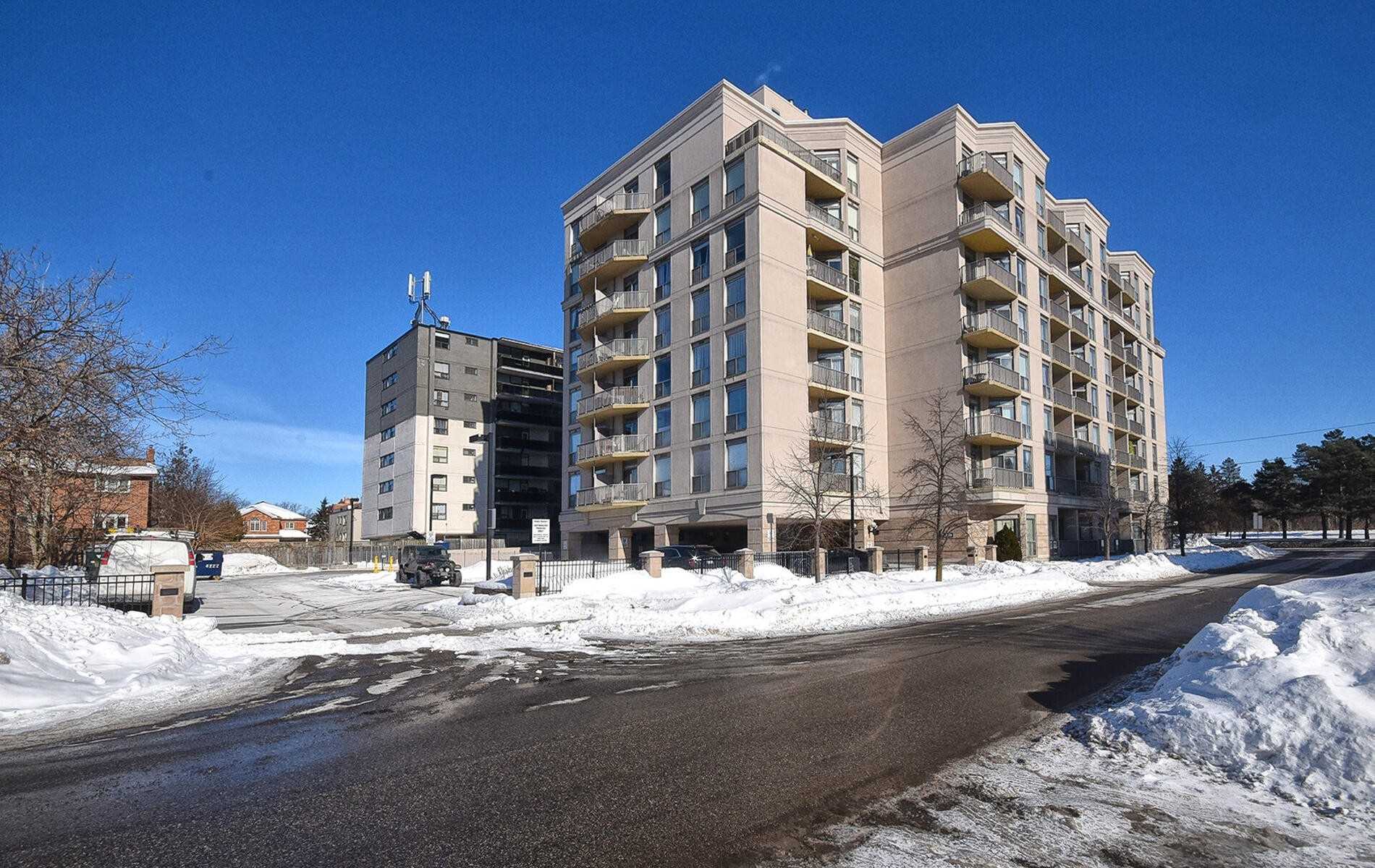 4200 Bathurst St, #705