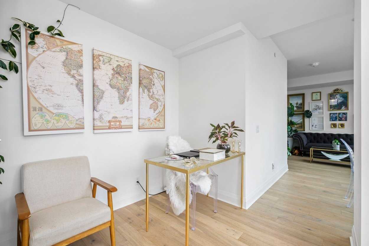 151 Avenue Rd, #410