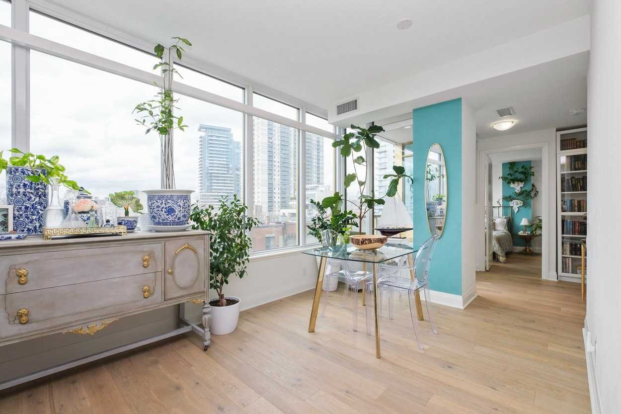 151 Avenue Rd, #410