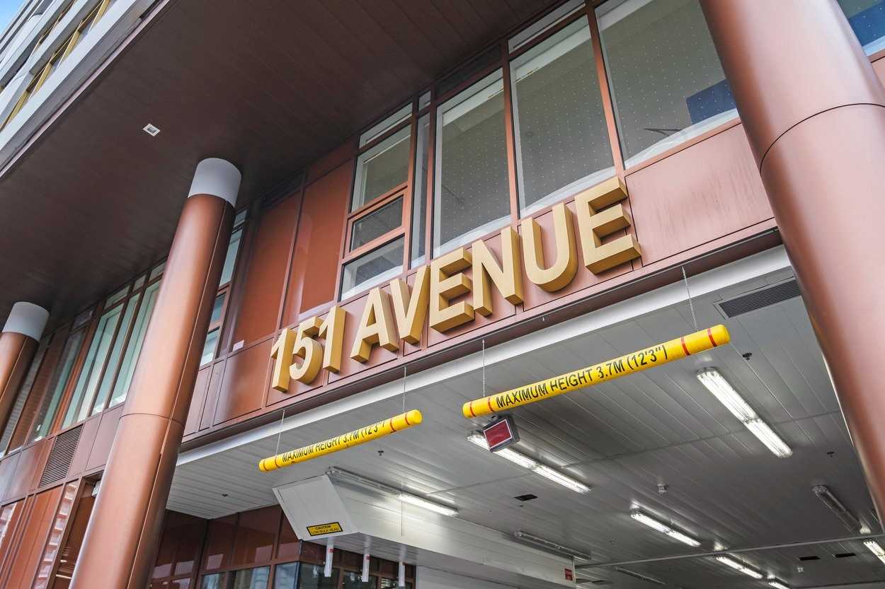 151 Avenue Rd, #410