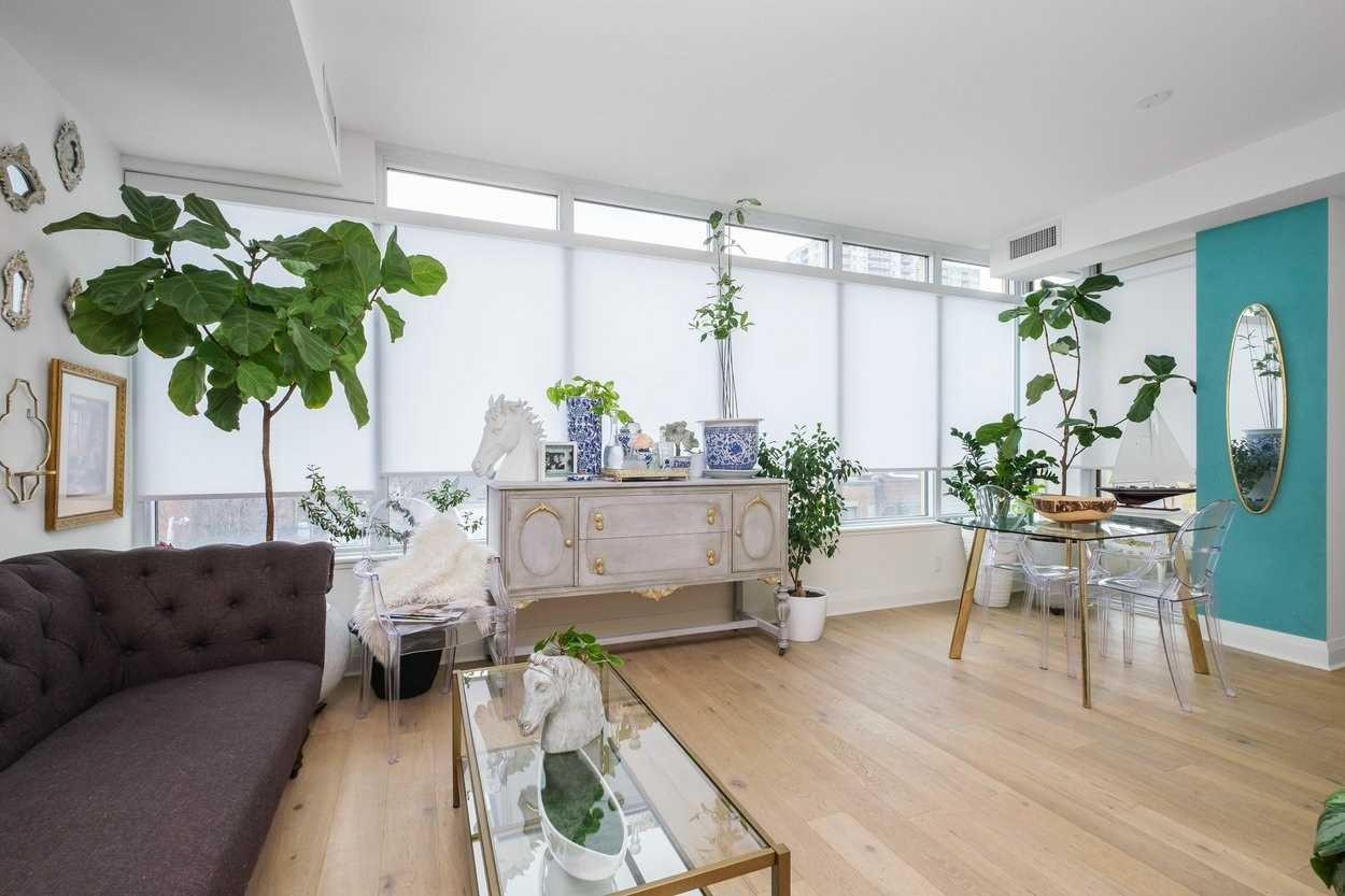 151 Avenue Rd, #410
