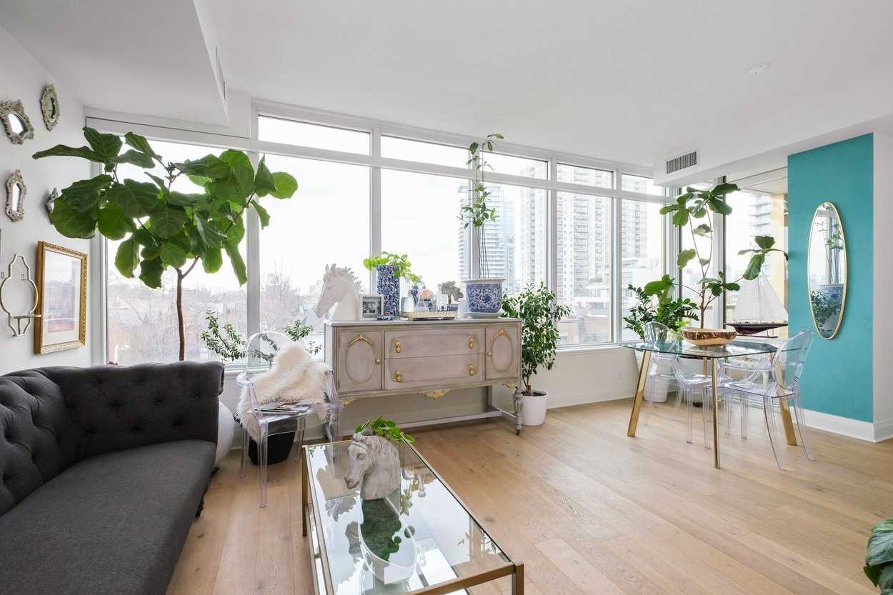 151 Avenue Rd, #410