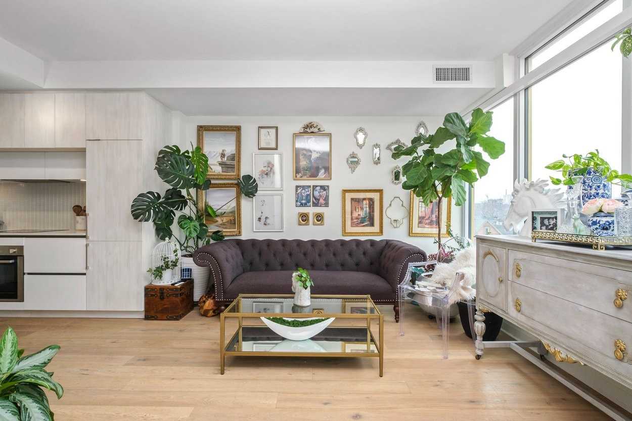 151 Avenue Rd, #410