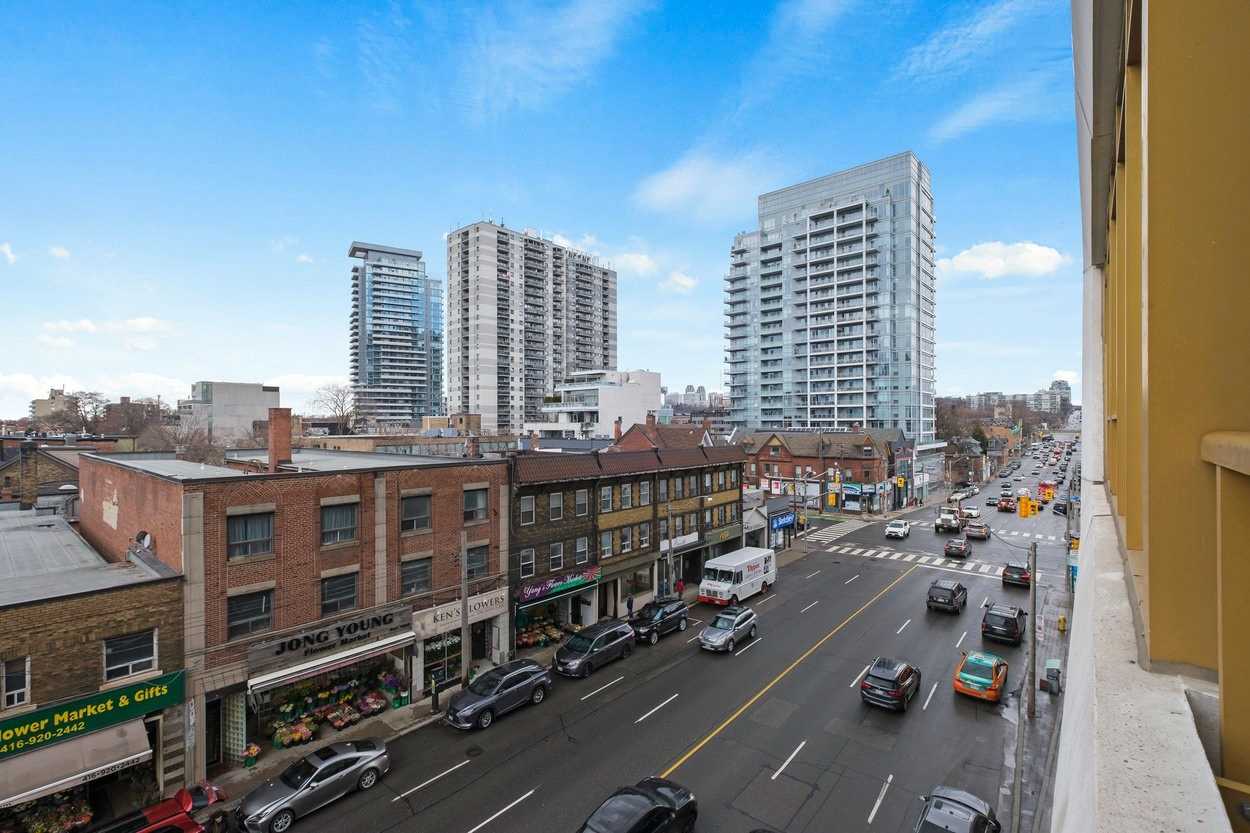 151 Avenue Rd, #410