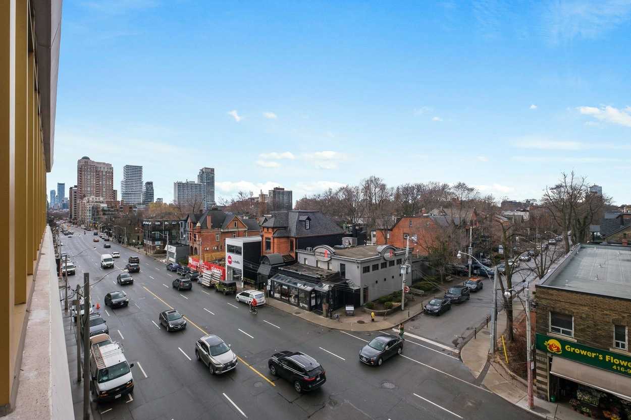 151 Avenue Rd, #410