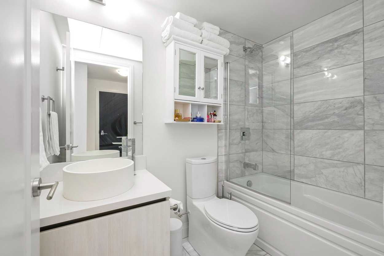 151 Avenue Rd, #410