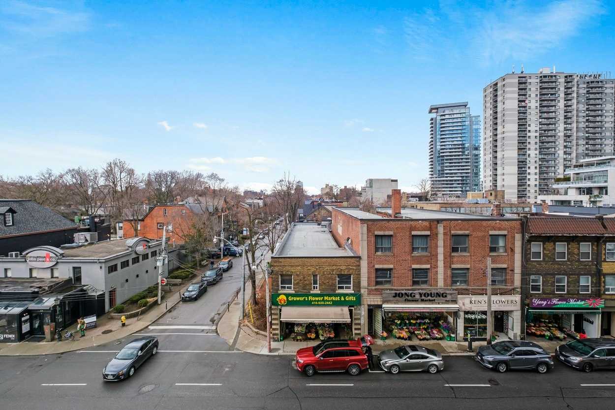151 Avenue Rd, #410