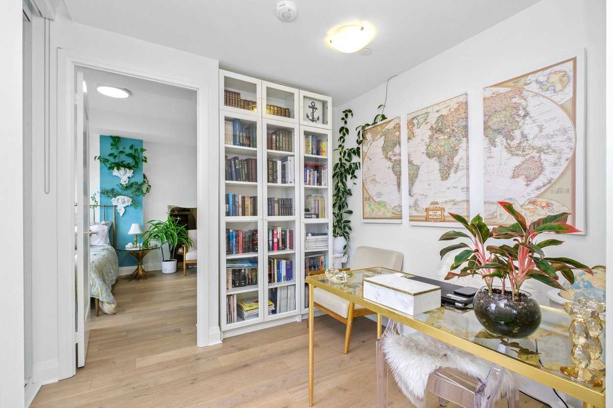 151 Avenue Rd, #410