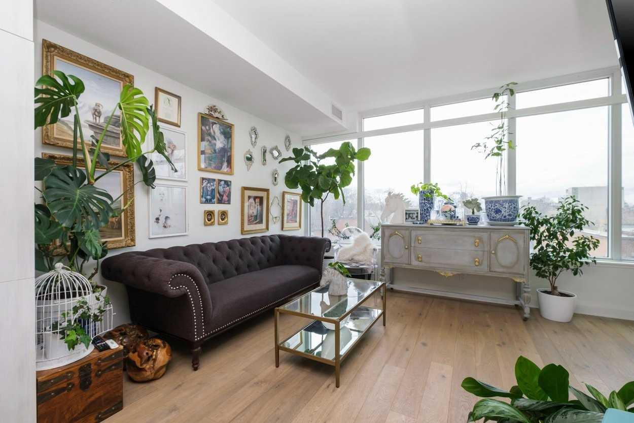 151 Avenue Rd, #410