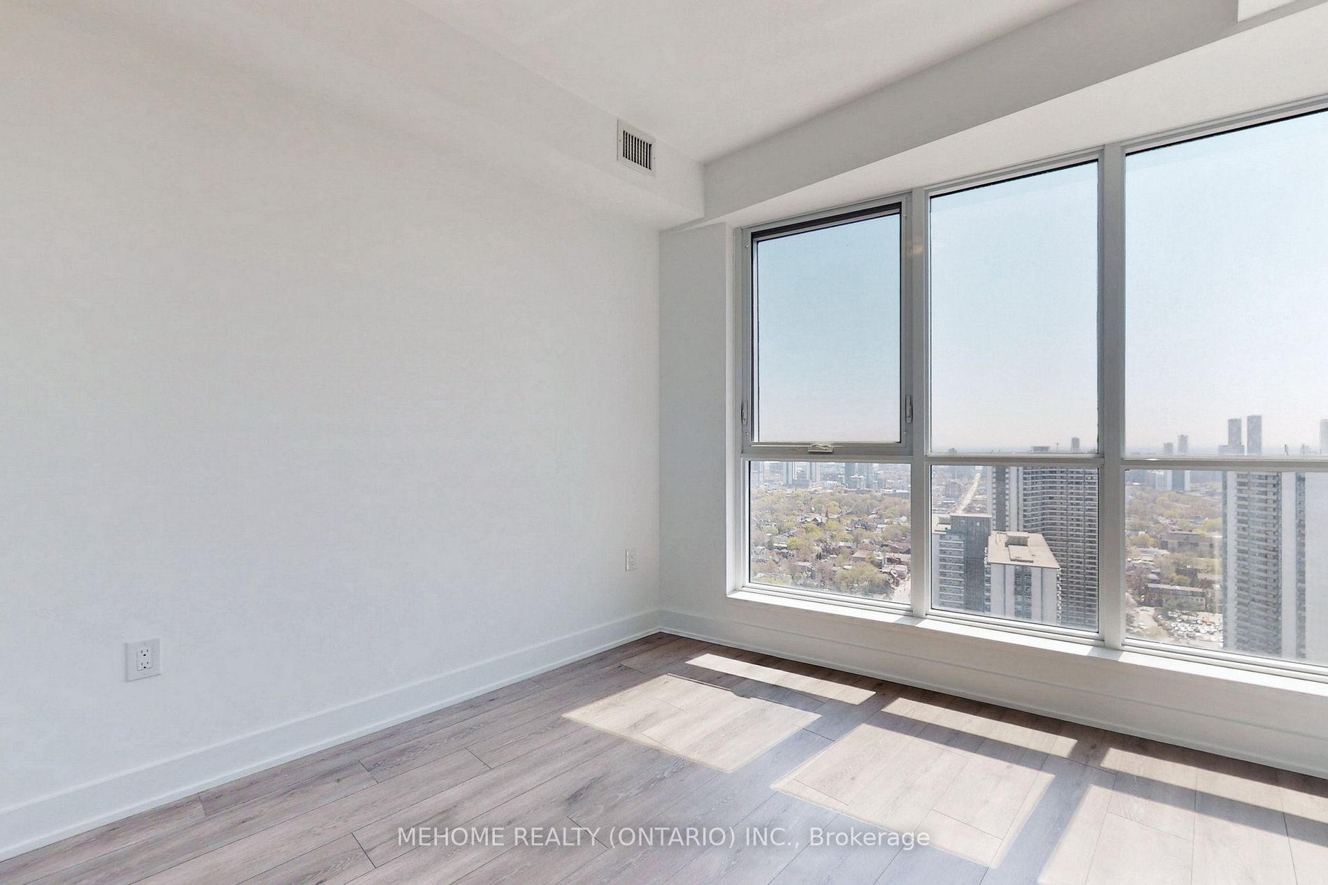 585 Bloor St E, #3119