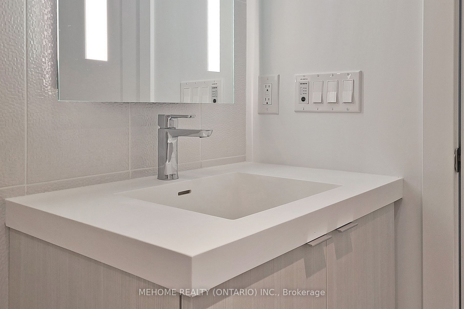 585 Bloor St E, #3119