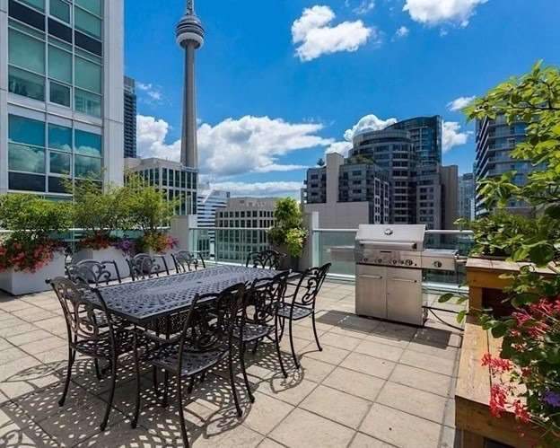 36 Blue Jays Way, #910