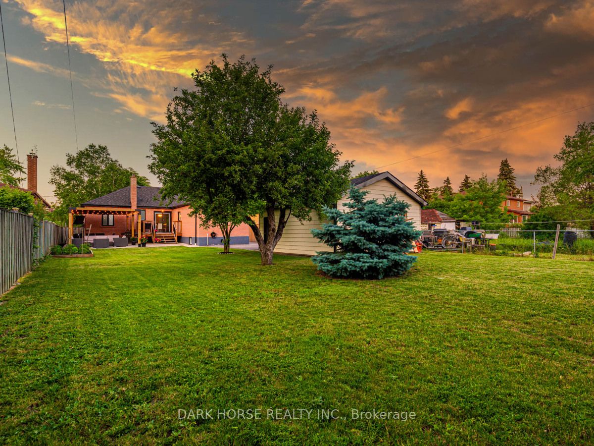 8 Dunsmore Gdns