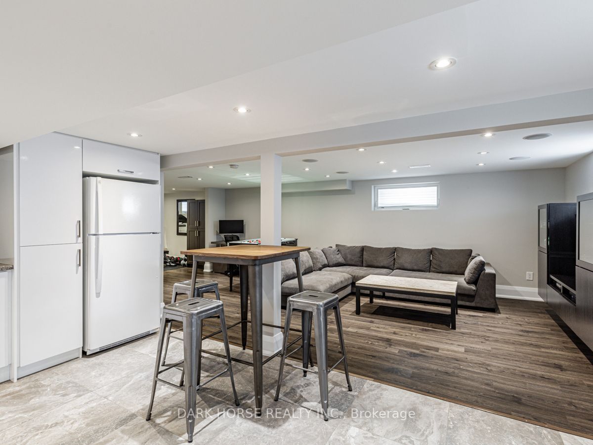 8 Dunsmore Gdns